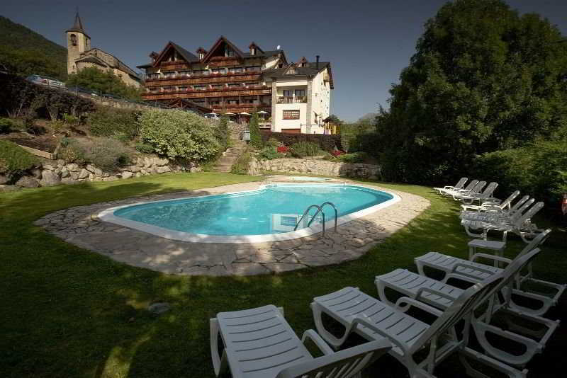 Hotel La Morera Valencia D'Aneu Exterior photo